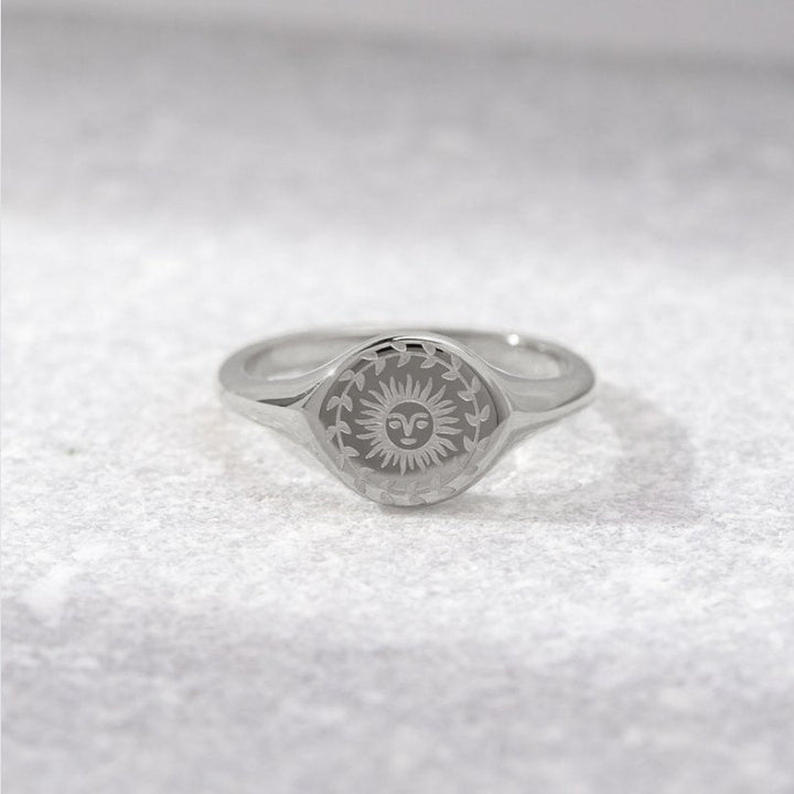 Zilveren ring met zonnestraal motief