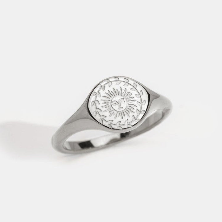 Zilveren ring met zonnestraal motief