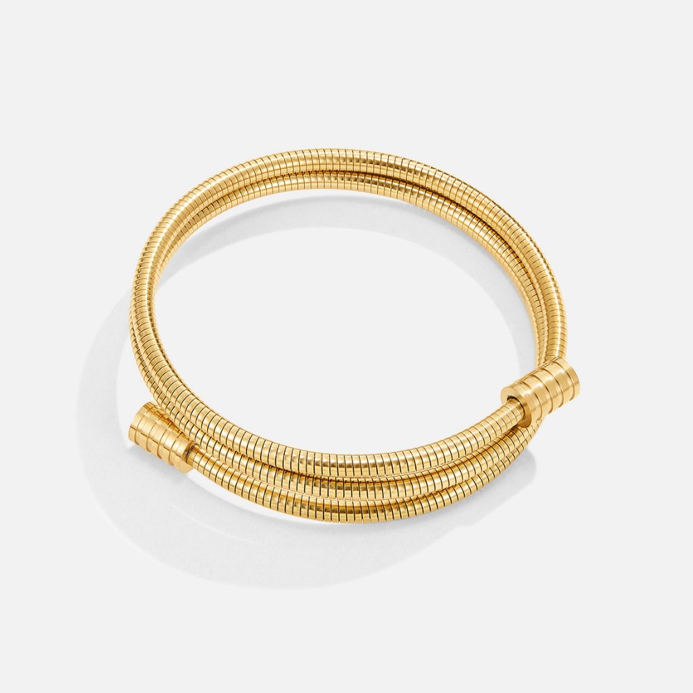 Elegante gouden armband met verfijnde draaiing