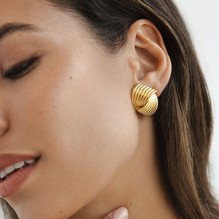 Elegante gouden oorbellen met verfijnde details